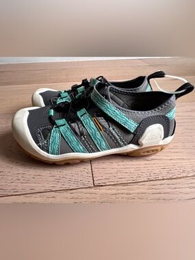 KEEN Knotch Creek Casual Comfortable Water Sandal Sz: 4 Big Kids Green/Gray